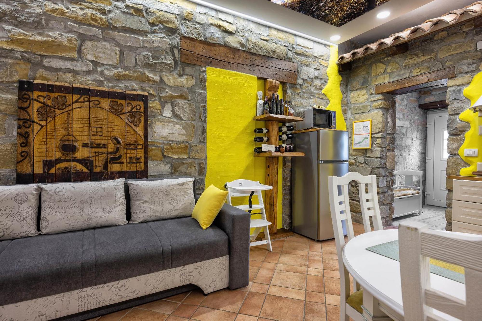Touristfarm - Apartments "Red Fairytale" Marezige Room photo
